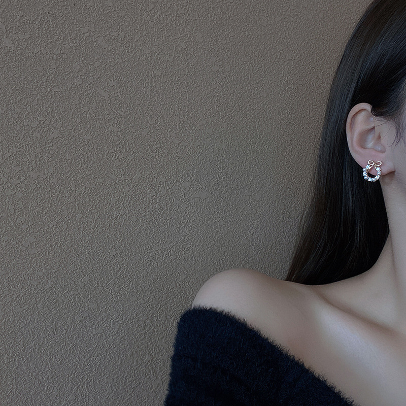 Light luxury and high-end bow earrings for women, simple Korean style pearl stud earrings, diamond-encrusted zircon versatile earrings wholesale details Picture