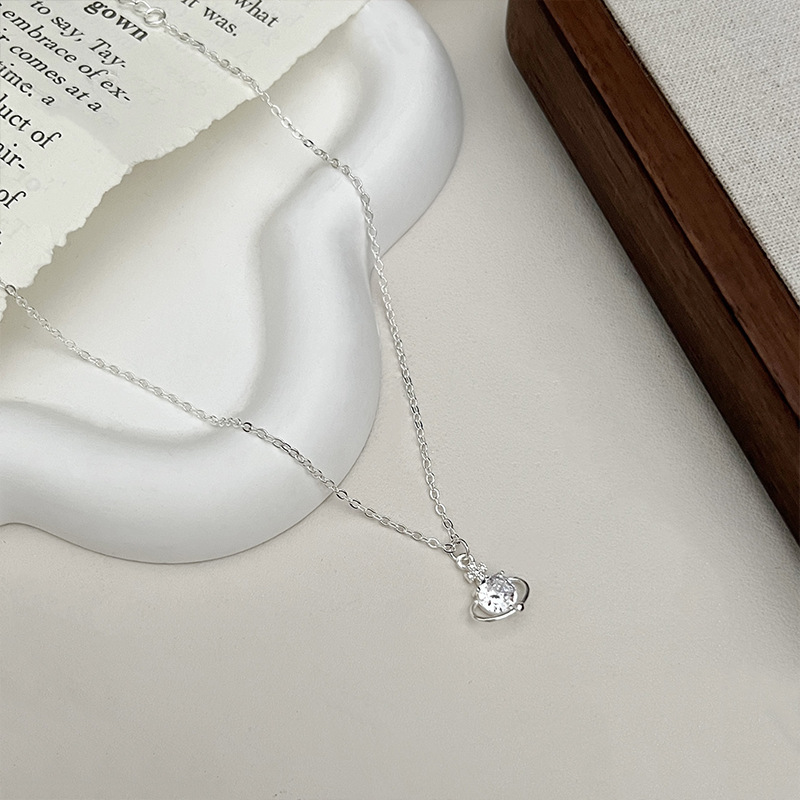 Zirconium Saturn pendant necklace for women, exquisite, light luxury, niche and high-end collarbone chain, versatile neck chain details Picture