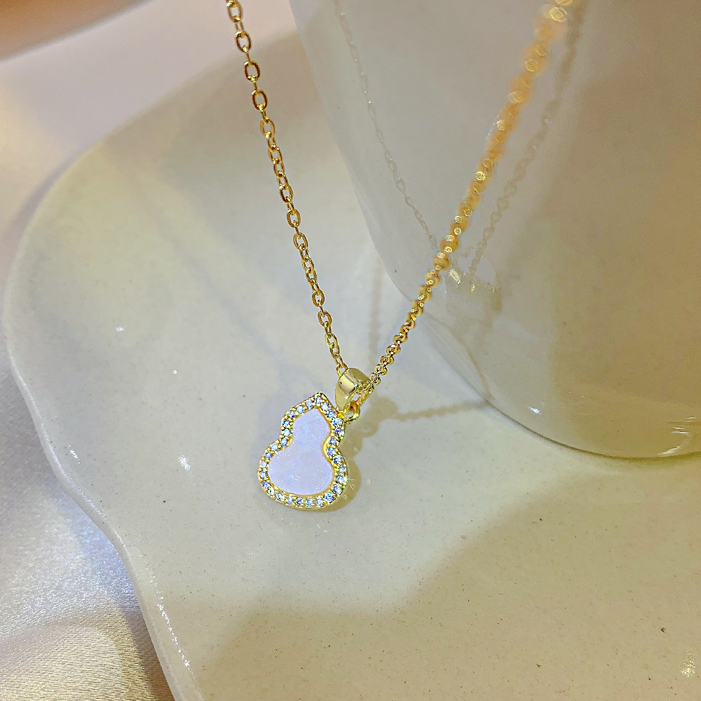 A new Japanese and Korean style shell gourd titanium steel necklace with a unique design for women, simple and versatile pendant, and a popular neck chain Application Scenario