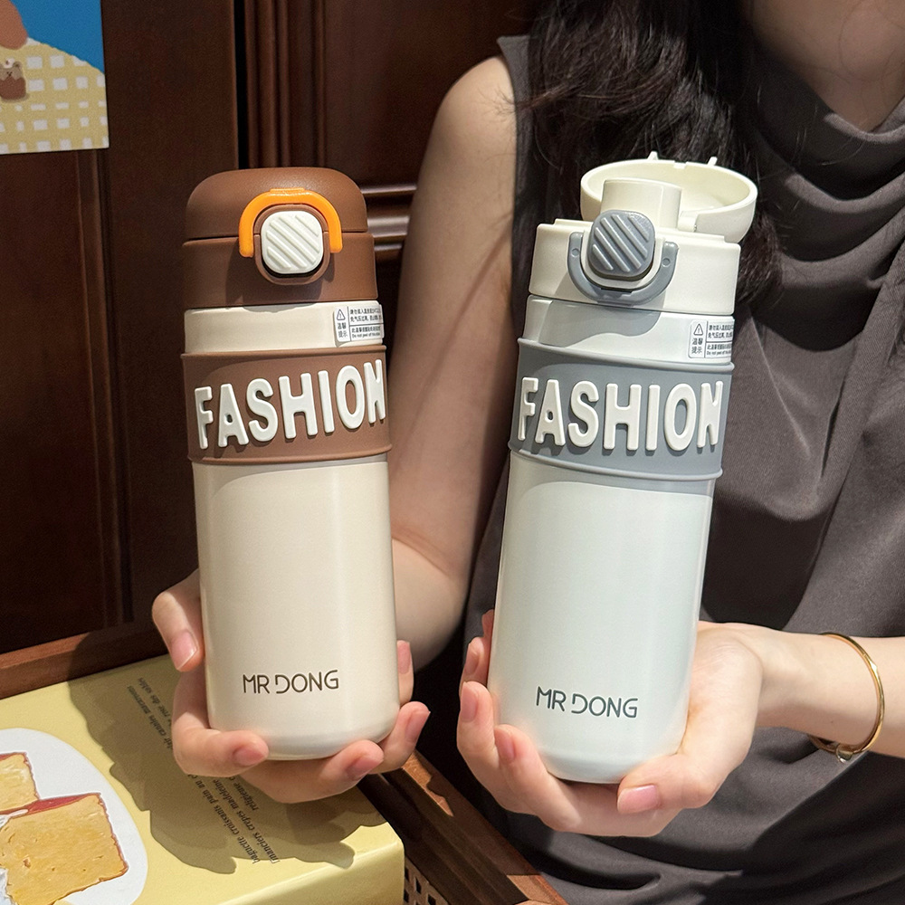 A new type of stainless steel vacuum insulated cup for men's outdoor use with a spring lid, a portable fitness double-drinking cup full figure