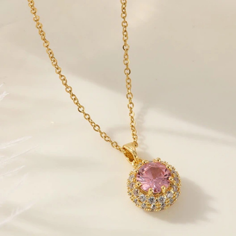 European and American fashionable titanium steel necklace, non-fading female heart pendant, sweater chain, Internet celebrity style, collarbone chain, simple accessory Application Scenario