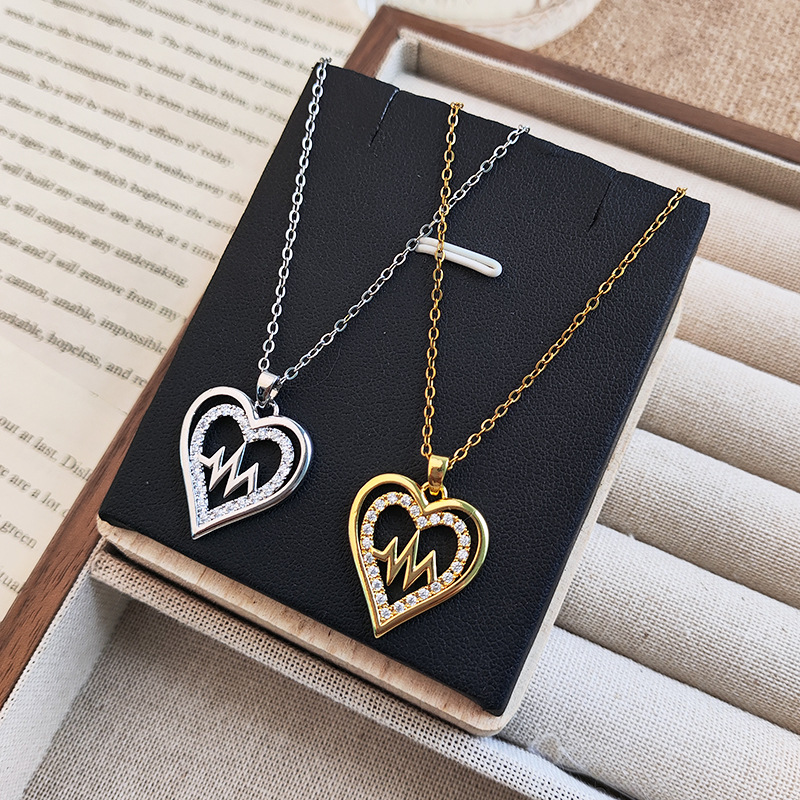 A large, fashionable and luxurious collarbone chain accessory for women, set with zircon full diamonds and electrocardiogram hearts across borders from Europe and America Application Scenario