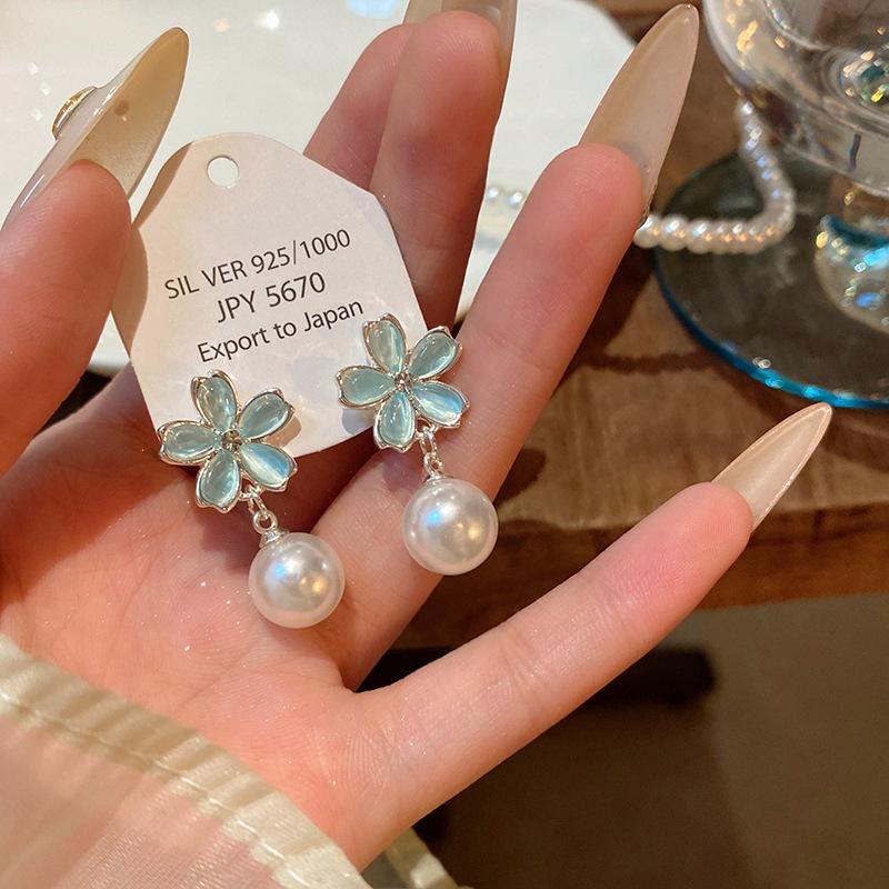 Blue cat's eye stone flower earrings, pearl stud earrings for women, 2024 new style, versatile and dynamic tassel earrings, popular earrings Specification drawing