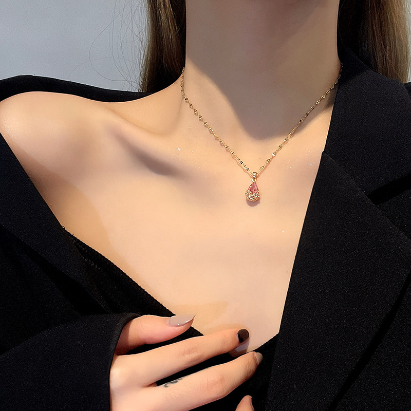 Titanium steel necklace for women, 18k gold-plated, popular water drop, simple pendant, niche design sense, personalized collarbone chain accessory details Picture