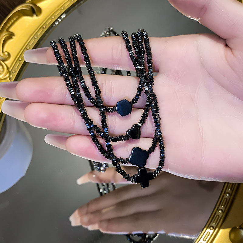 Korean-style light luxury, non-fading black silver titanium steel necklace, a niche design for women, dark series collarbone chain accessory details Picture