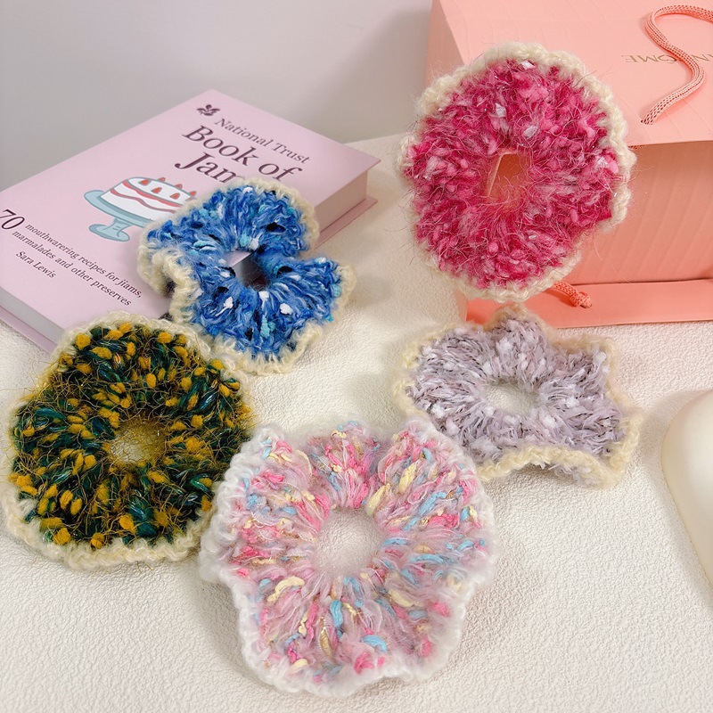 Original handcrafted hair accessories, knitted hand-mixed thread hair ropes, woolen hair bands, large intestine rings, woven leather bands, plush headwear and hair ropes full figure