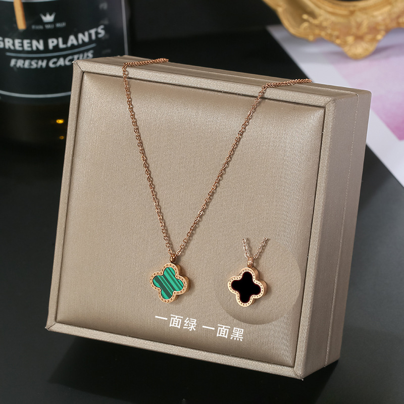 Titanium steel double-sided simple four-leaf clover necklace, women's Instagram trendy classic shell pendant, Internet bestseller, non-fading accessory Application Scenario