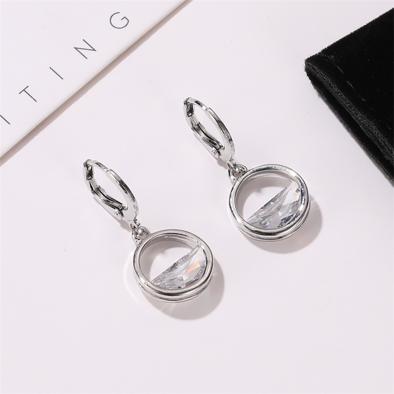 Korean-style fresh and clean zircon versatile jewelry, the same style as Douyin, a clear spring necklace, and simple semi-round forest-themed earrings Application Scenario