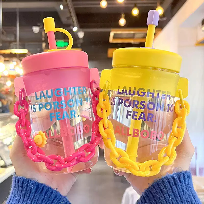 Summer girls' glass cup with dopamine, high appearance level, straw water cup, simple with chain, portable and heat-resistant coffee cup Application Scenario