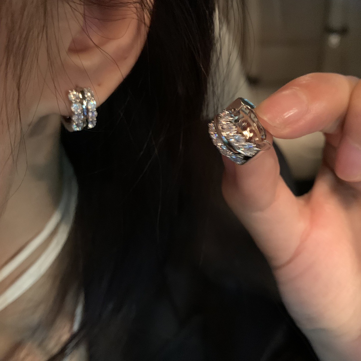 Super shiny, sweet and cool ring earrings, niche design sense, high-end cold style stud earrings for women, 2025 new stylish earrings for women full figure