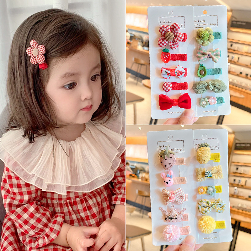 Baby hair clips for girls with less hair won't damage the hair. Adorable and super cute for infants and toddlers. Hair clips, small clips, and headwear Application Scenario