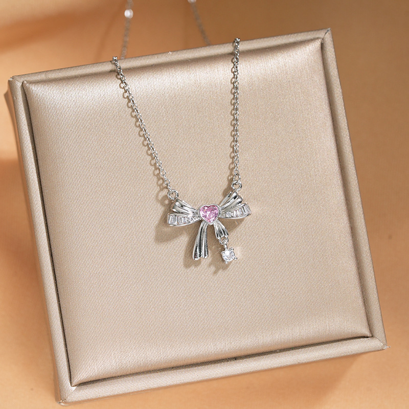 Pink diamond heart-shaped butterfly titanium steel necklace, fashionable, sweet and girlish for women, collarbone chain, elegant and light luxury style accessories wholesale full figure