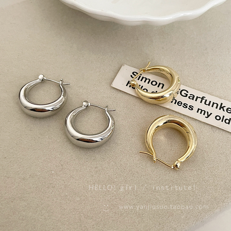Cold and simple plain ring earrings for women, French niche design, elegant and high-end metal earrings wholesale details Picture
