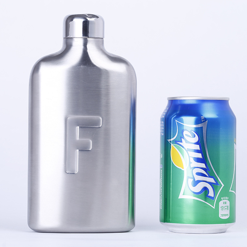 Wholesale of new foreign stainless steel flat wine jugs, creative portable outdoor wine bottles and water bottles from the manufacturer details Picture