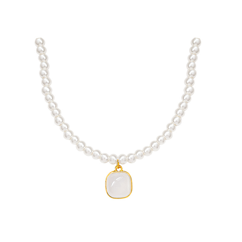 French retro geometric pearl necklace, women's light luxury, versatile and high-end collarbone chain, gentle girl sweater chain accessory Item Picture