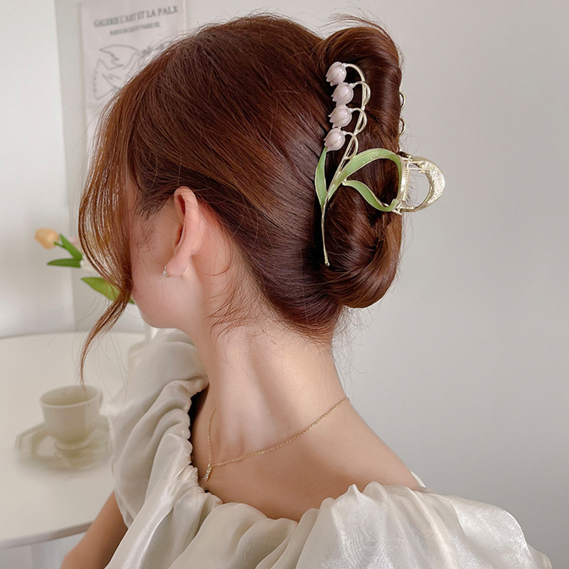 The summer super fairy-like flower of the Valley lily of the Valley, the big grab clip for women, the high-end hair clip at the back of the head, and the trendy ins shark clip details Picture