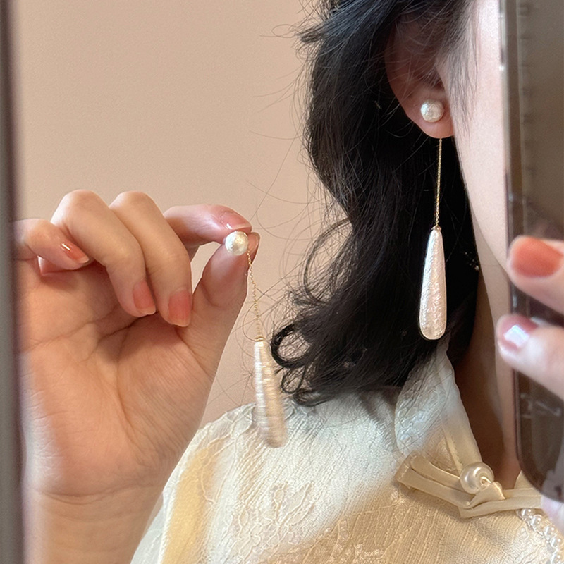 Elegant long teardrop-shaped pearl earrings for women, light luxury, niche and high-end style earrings, versatile and elegant stud earrings and other accessories details Picture