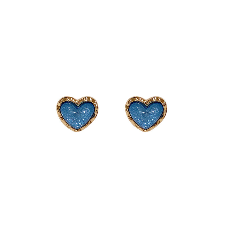 Blue heart-shaped stud earrings, a Korean Instags-style design, are small, cute and elegant. They are the same type of earrings that are popular on the Internet Item Picture