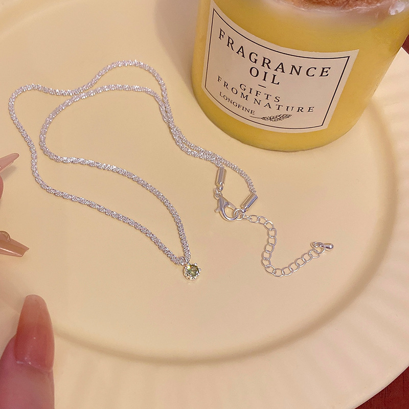 Sparkling necklace for women, light luxury, niche and high-end design sense, green round pendant, collarbone chain accessory, sweater chain Specification drawing