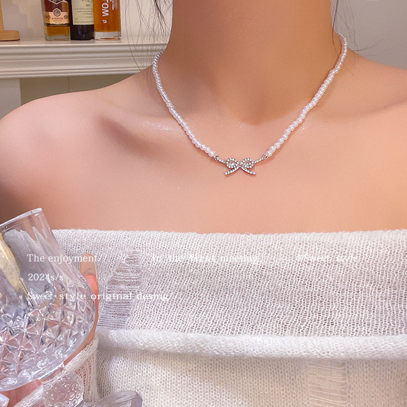 French bow pearl necklace for women's 2025 new bestseller collarbone chain, high-end and unique, a trendy accessory details Picture