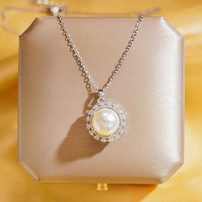Fashionable commuting lace full diamond pearl necklace, women's niche light luxury versatile collarbone chain, Internet celebrity simple accessory wholesale Application Scenario