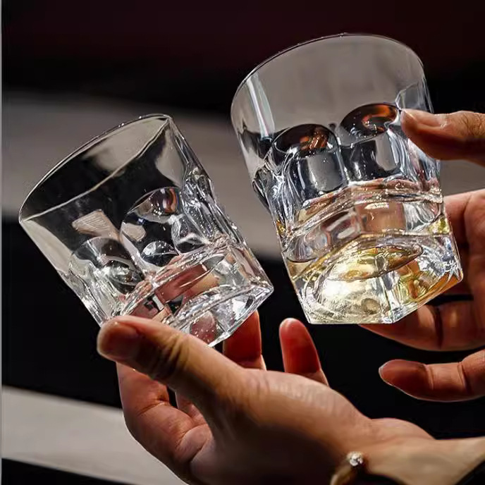Deli Whisky and spirits cups, creative home restaurant high-end crystal glass beer mugs, spirits cups, drinking cups Application Scenario