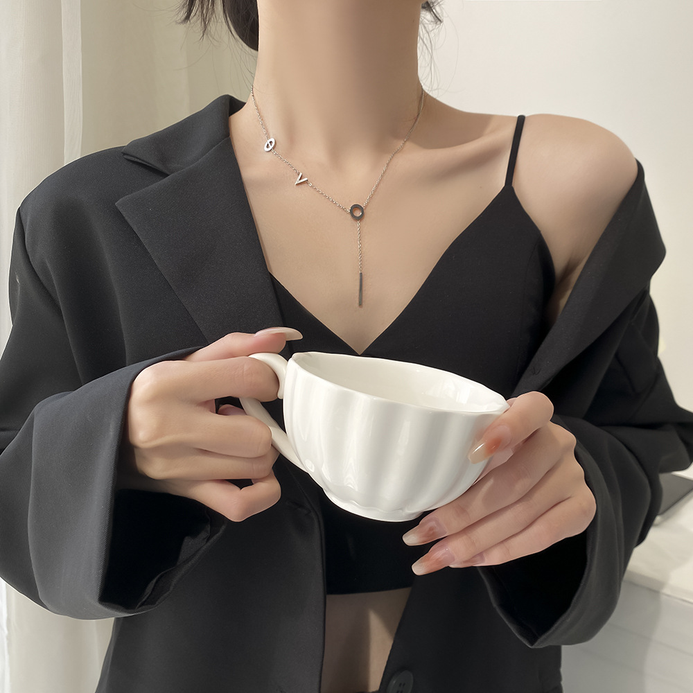 The non-fading love titanium steel necklace is a classic and versatile accessory for women, a popular collarbone chain, a niche and cold style simple accessory wholesale Application Scenario