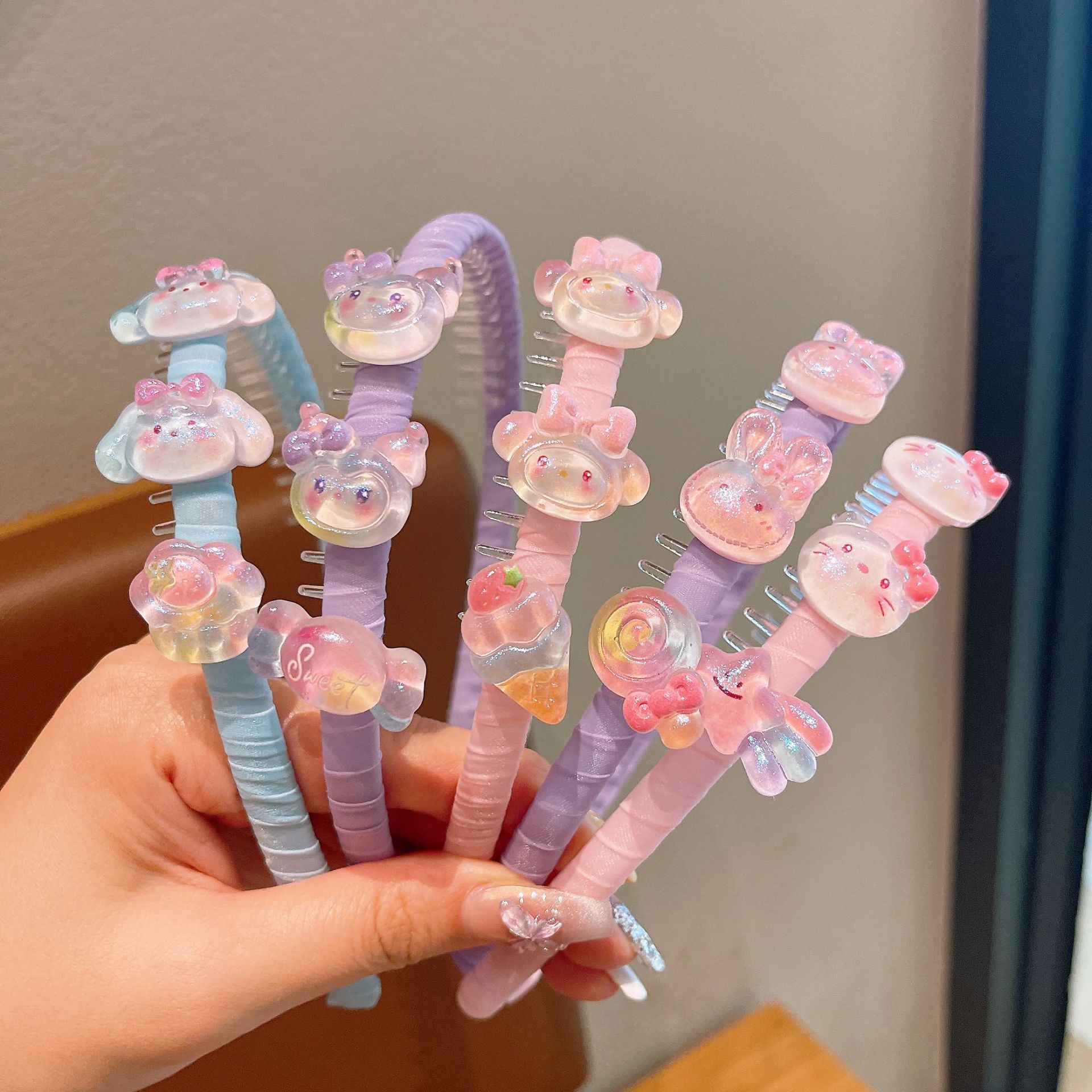 New children's hairband, girls' broken hair arrangement, toothed anti-slip hairpin, cute girls' headband and hair accessory full figure