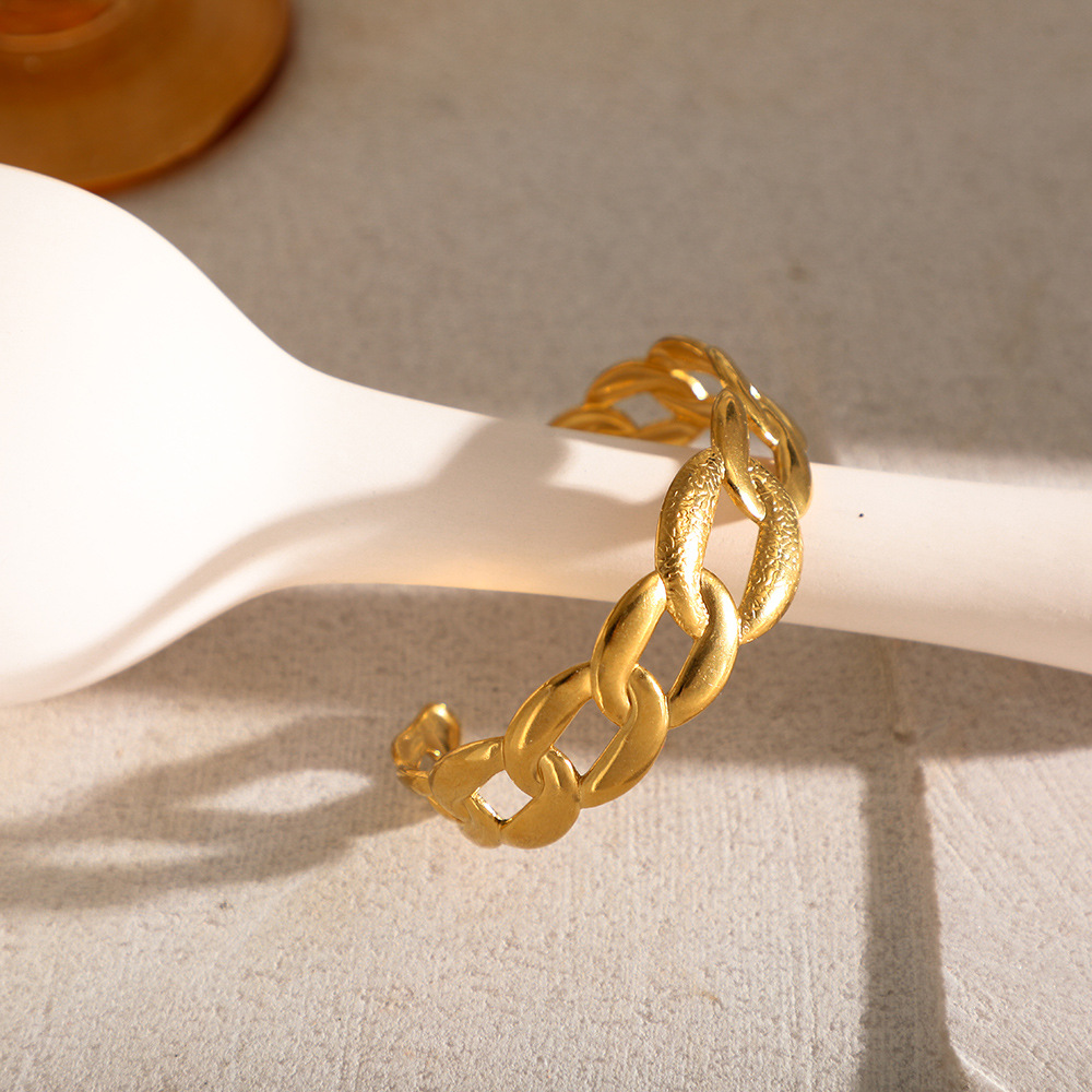 New cross-border best-selling hollowed-out twisted bracelet, electroplated rose gold, high-end feel, open ladies' personalized jewelry wholesale details Picture