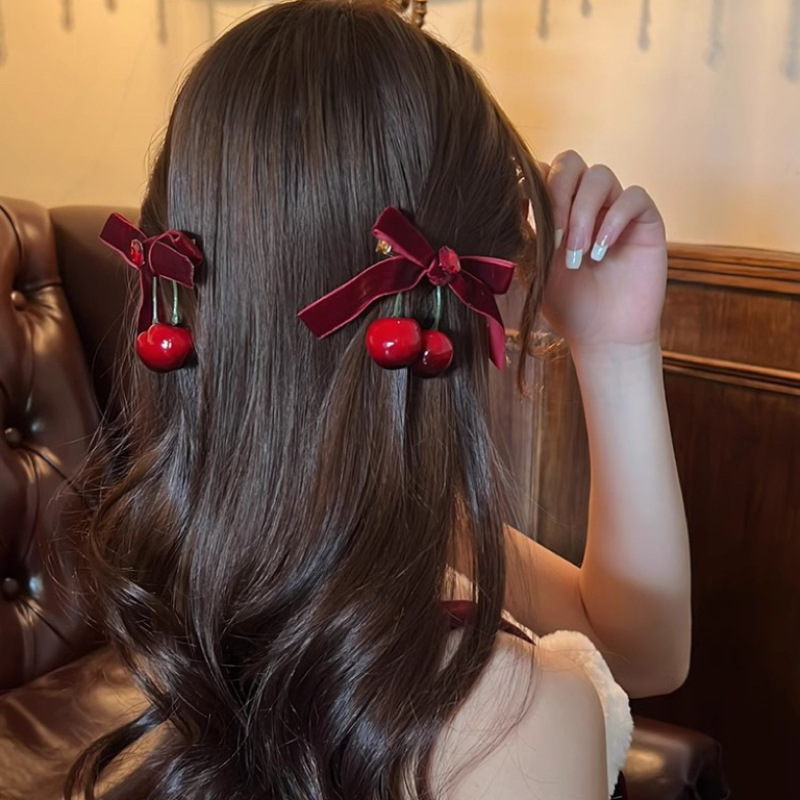 Winter atmosphere: Red cherry bow velvet hair clip, half a hair clip at the back of a woman's head, headwear and hair accessory Specification drawing