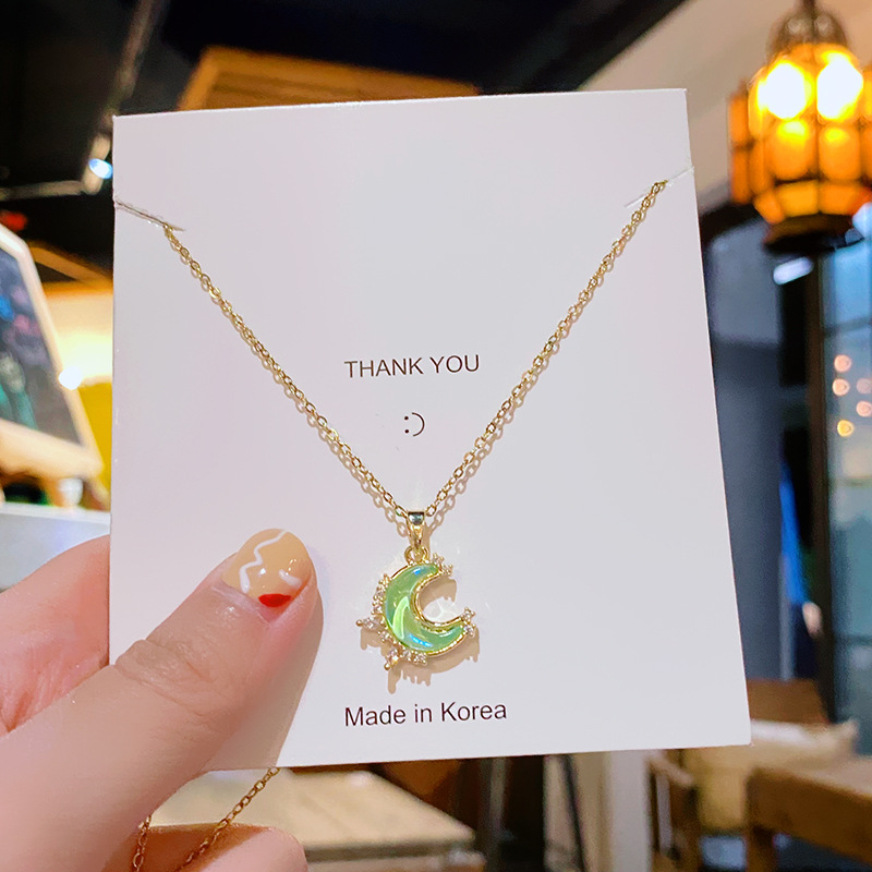 Fashionable and colorful design moon pendant titanium steel necklace for women, summer light luxury Internet celebrity collarbone chain, elegant full diamond accessory Specification drawing