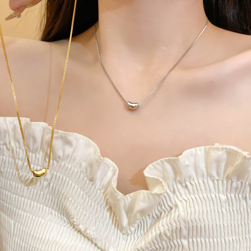 Golden Bean Titanium Steel Necklace for women's ins, trendy and versatile, elegant and light luxury collarbone chain, the same style as the popular neckchain accessory wholesale full figure