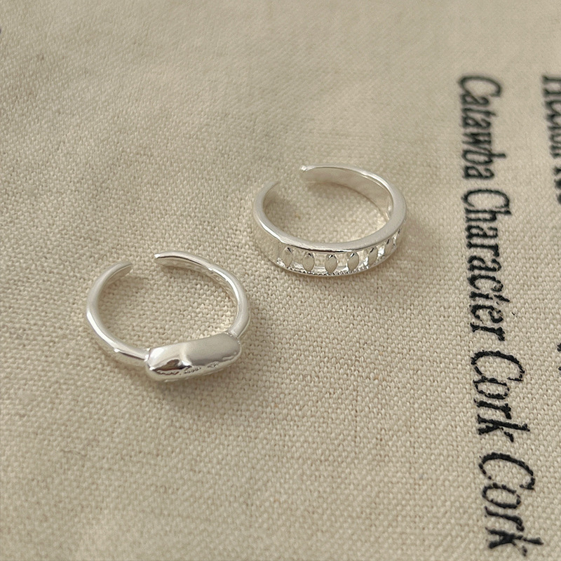 In 2024, the new style of the index and middle fingers features a unique and trendy Japanese and Korean style. The adjustable finger is simple and mixed with a plain silver ring for women Specification drawing