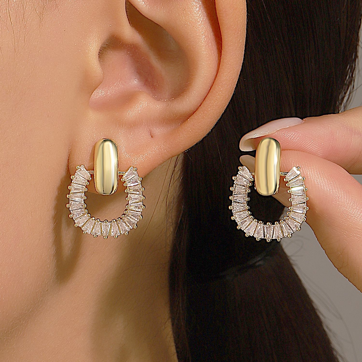French light luxury zirconium circle earrings, women's ins style, personality and temperament, super dazzling geometric stud earrings, European and American fashion earrings full figure
