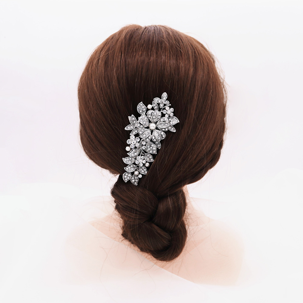 Cross-border bestseller bride wedding accessories: European and American retro alloy flower diamond-encrusted comb, high-gloss pearl bun, hair comb details Picture
