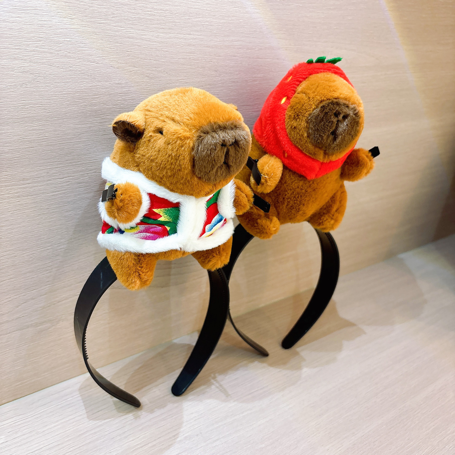 Cute Capibara doll hair band, funny headband, creative plush toy hair clip, new capybara photo hair accessory Specification drawing