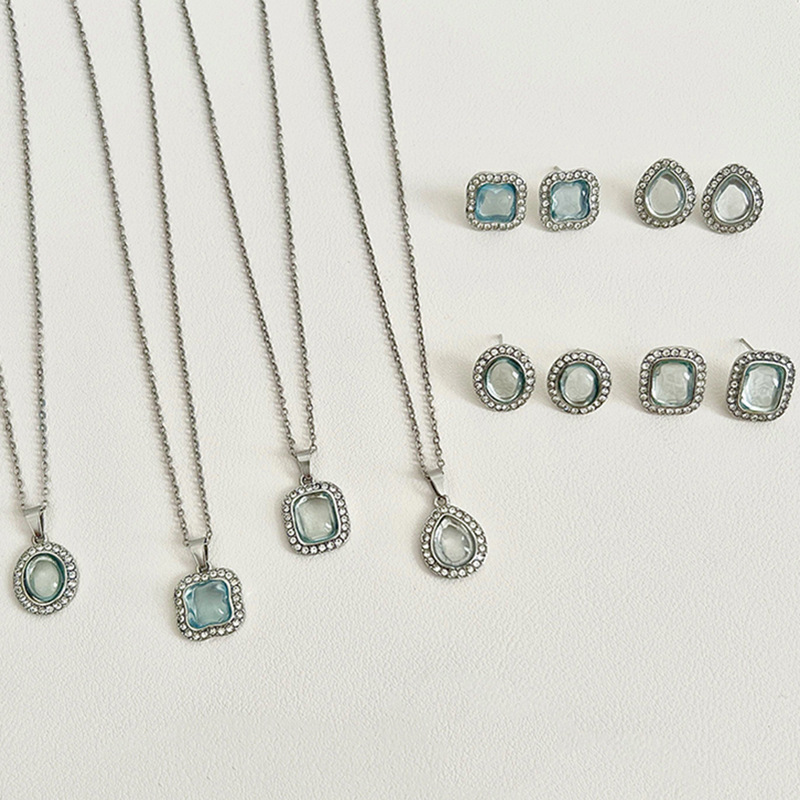 The 2024 new water blue zircon necklace is a unique and cool design for women's Korean ins earrings and pendant on the collarbone full figure