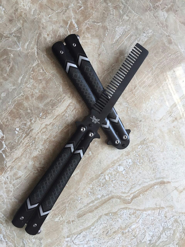 The practice tool, comb, swung the knife without cutting the edge details Picture