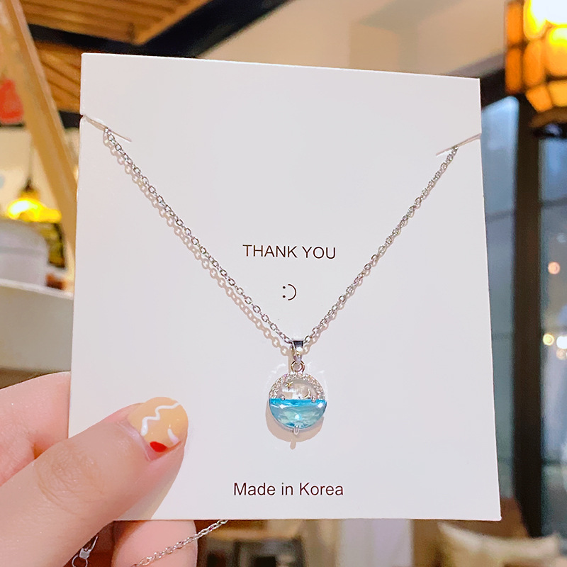 Silver light luxury One Spring Water Planet titanium steel necklace, women's fashion light luxury Internet celebrity collarbone chain, elegant and high-end accessory Application Scenario