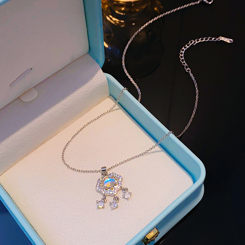 Silver micro-inlaid full of diamonds and sapphires peace lock necklace, a rare and light luxury long-lasting lock, titanium steel collarbone chain wholesale Application Scenario
