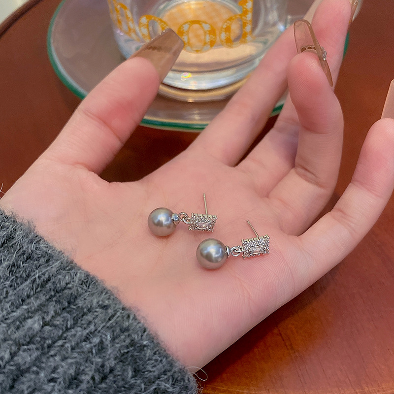 925 Silver Needle Light Luxury high-end pearl Stud earrings for women, trendy and exquisite square Zircon stud earrings, best-selling internet-famous earrings Application Scenario