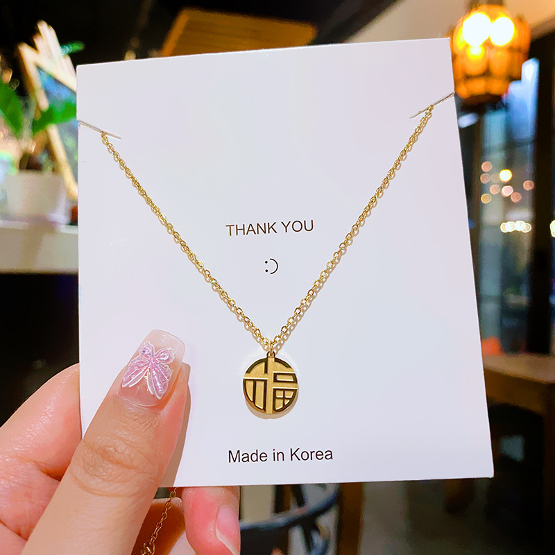 A new and fashionable "Fu" character titanium steel necklace that doesn't fade. It's a versatile and high-end niche collarbone chain with 18k gold plating Application Scenario