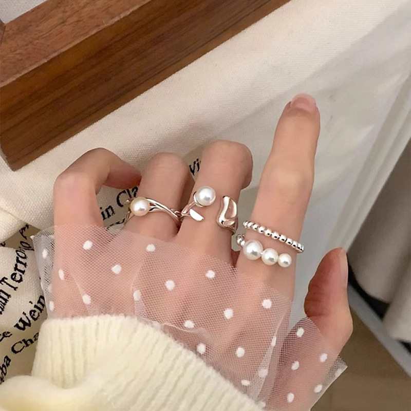 The S925 sterling silver pearl ring exudes a touch of light luxury and sophistication for women. It is a niche, layered index finger ring that is elegant, gentle, and versatile, making it a trendy accessory Item Picture