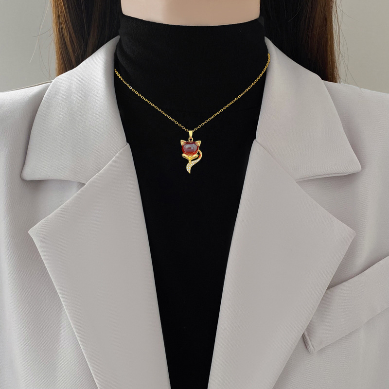 【 Titanium Steel 】 Personalized red fox, light luxury, luxurious, full diamond necklace, versatile for women, collarbone chain, titanium steel chain details Picture