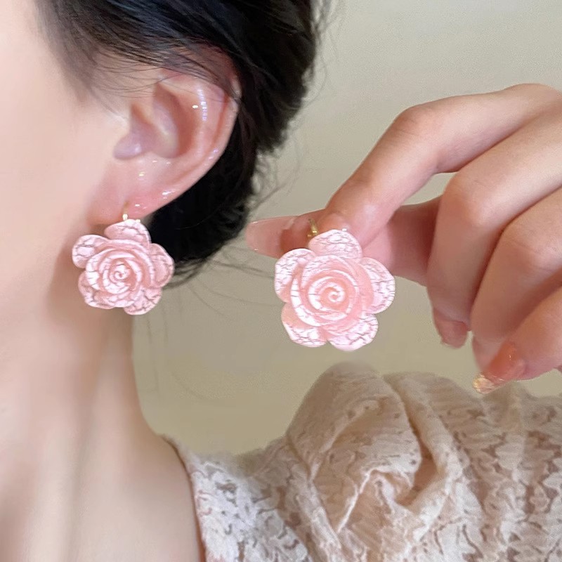 French gentle retro pink flower earrings for women, 2025 new niche design, high-end and elegant forest-style earrings full figure