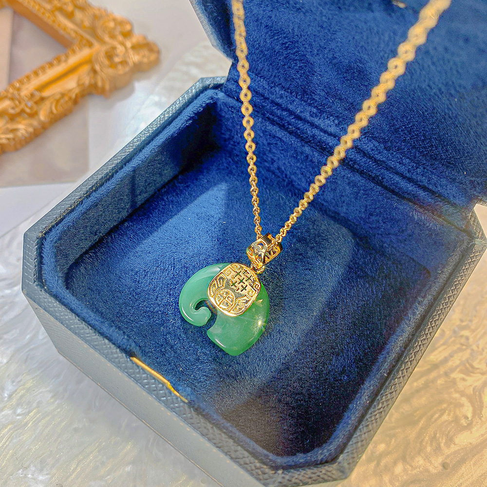 Chinese-style imitation jade elephant necklace, a pendant symbolizing good fortune and prosperity for women, is a niche, versatile and fashionable design accessory Specification drawing