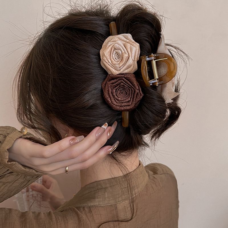 Maillard dried rose flower grab clip, retro back head updo large hair clip, high-end shark clip hair accessory Application Scenario