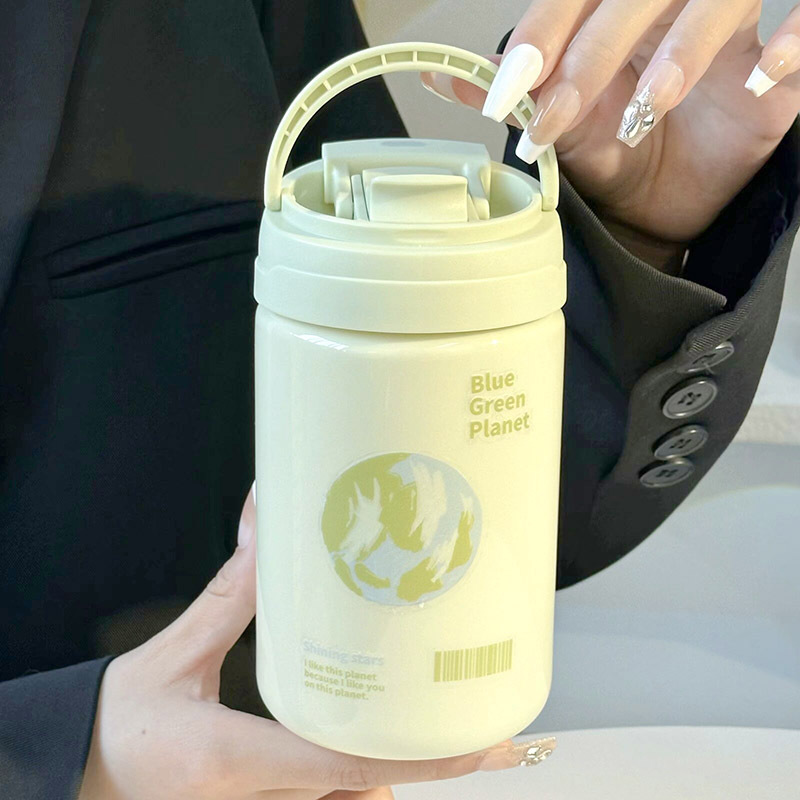 New leak-proof water cup handle for girls, simple sticker portable double-drinking straw cup, large-capacity plastic cup details Picture