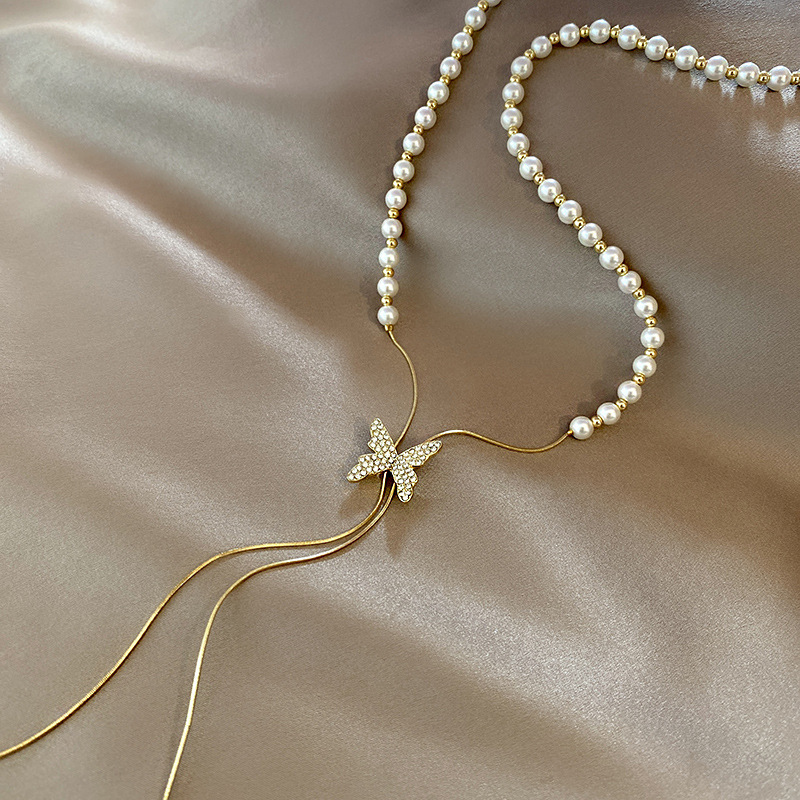 A new Korean ins titanium steel pearl necklace for women, a light luxury and niche style that is the same as the popular online celebrity's full-diamond butterfly tassel collarbone chain full figure