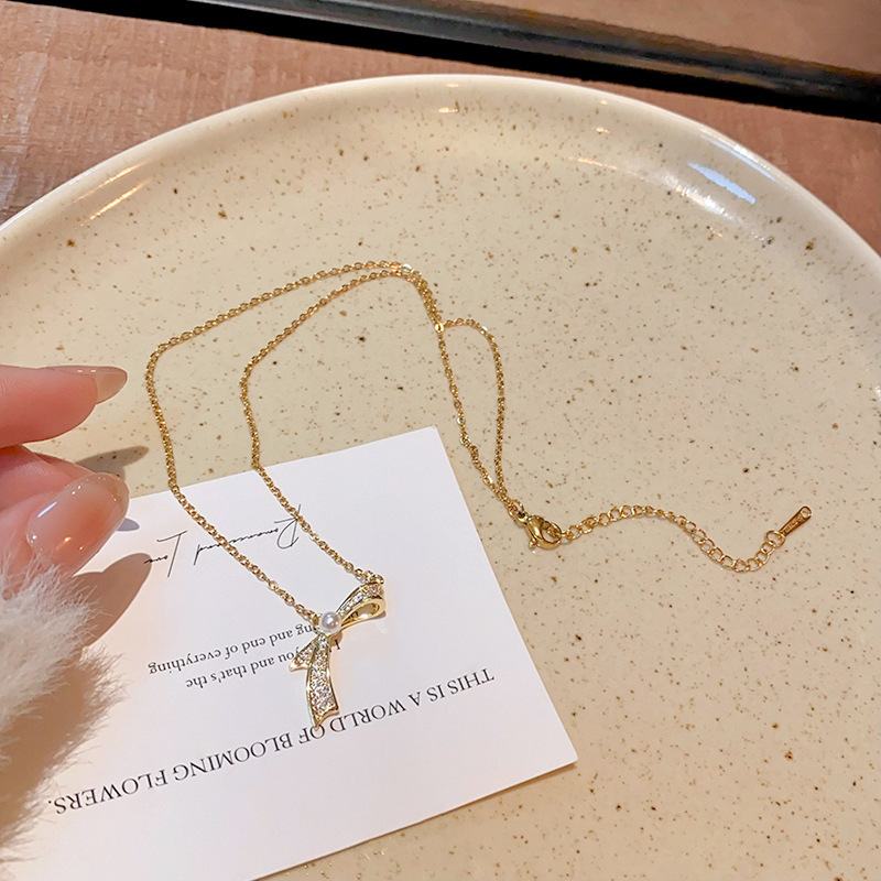 Korean version super sparkling micro-inlay butterfly pearl necklace, women's light luxury design collarbone chain, 2025 new trendy neck chain Specification drawing